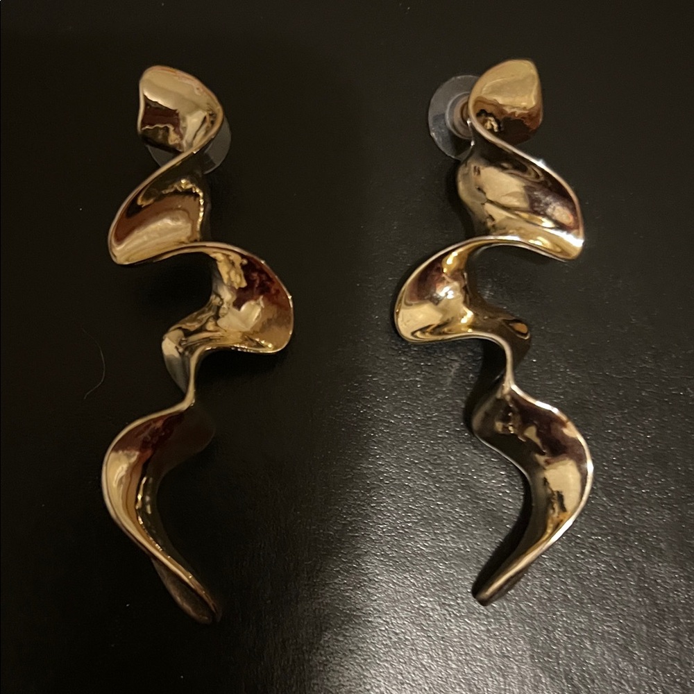 Elegant Gold Wave Earrings